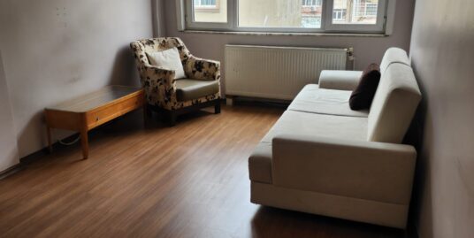 Kadıköy Söğütlüçeşme ana caddeye yakın 2+1 temiz daire