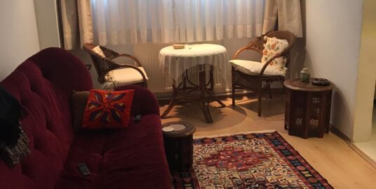 Kadıköy Rasimpaşa Yeldeğirmeninde 2+1 temiz bahçe katı